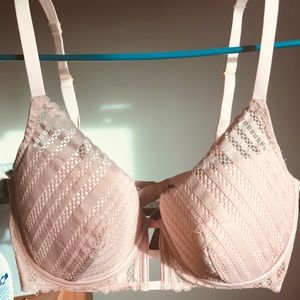 pink lace bra